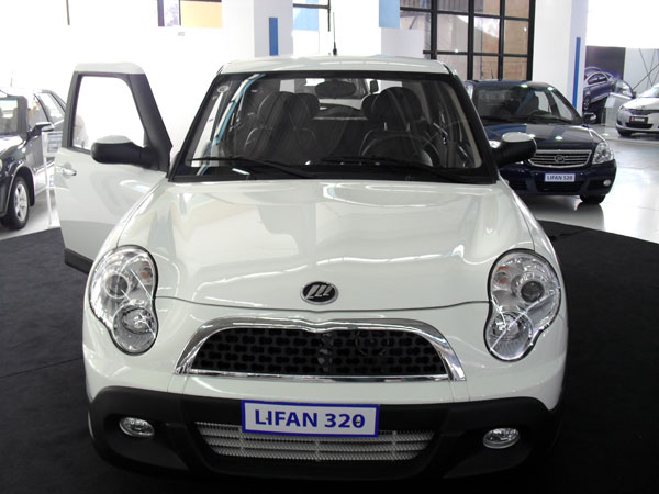 DZ Autos SALON D'ALGER Lifan 320 suscite l'int r t des visiteurs